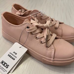 Cotton on kids shoes size 2 NWT